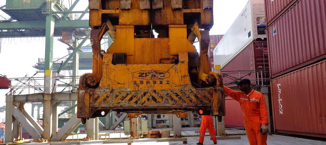 Santos workforce - stevedores working at Libra Terminal